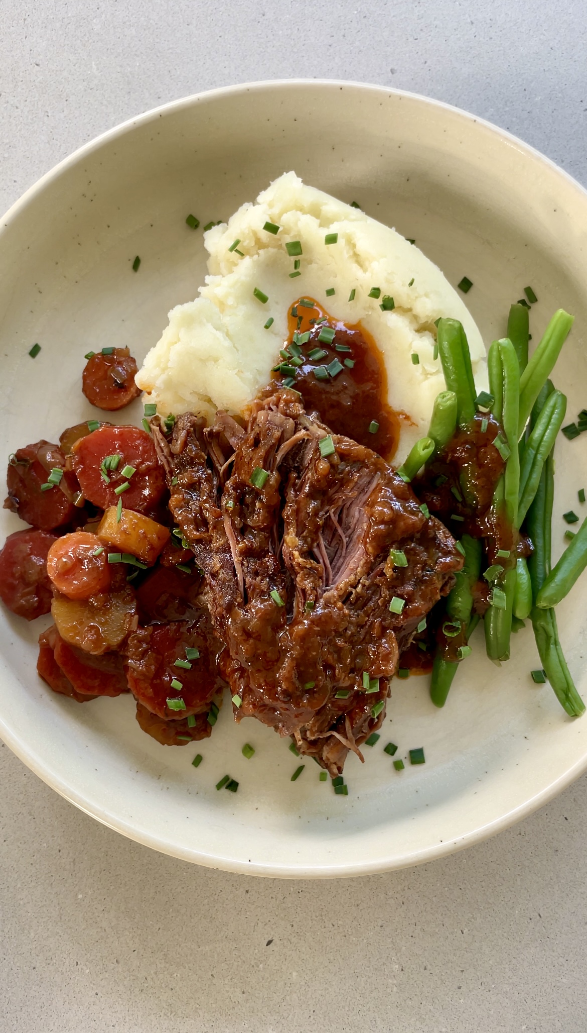 cabernet braised pot roast with mashed potatoes and green beans