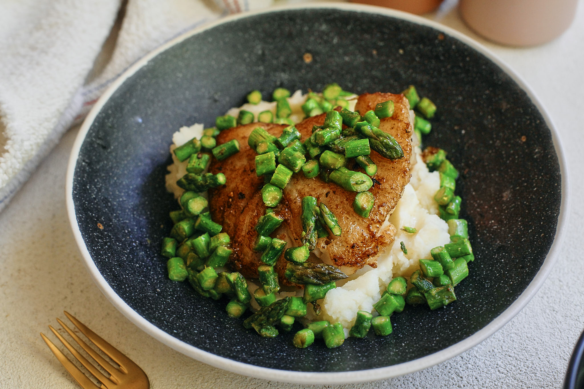 lemon butter cod with mashed potatoes and asparagus