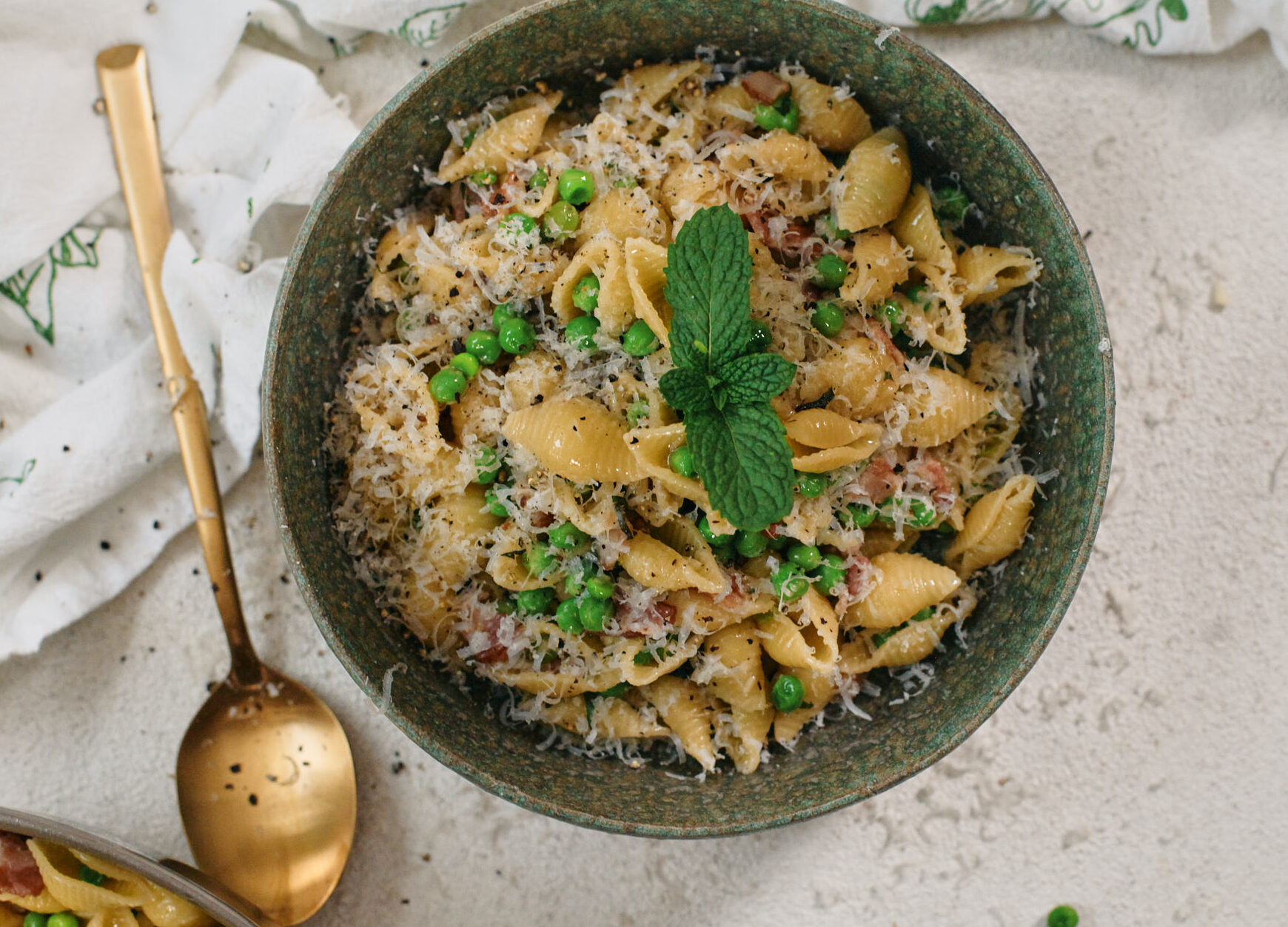 pasta with bacon, peas and mint