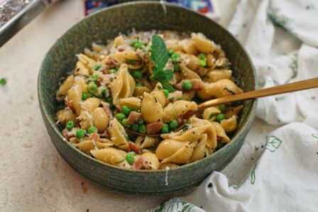 pasta with bacon, peas and mint