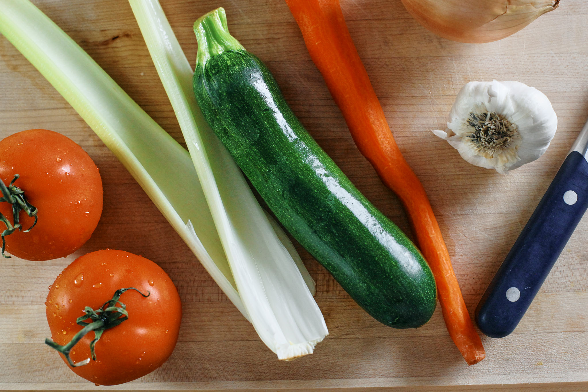 tomatoes, celery, zucchini, carrot, garlic