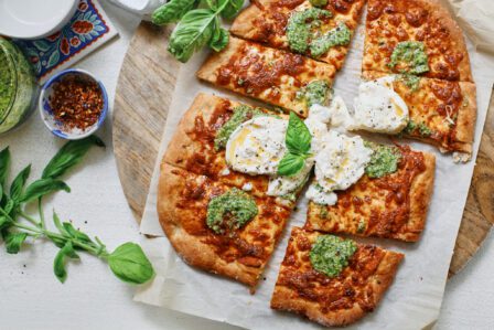 tomato, pesto & burrata pizza