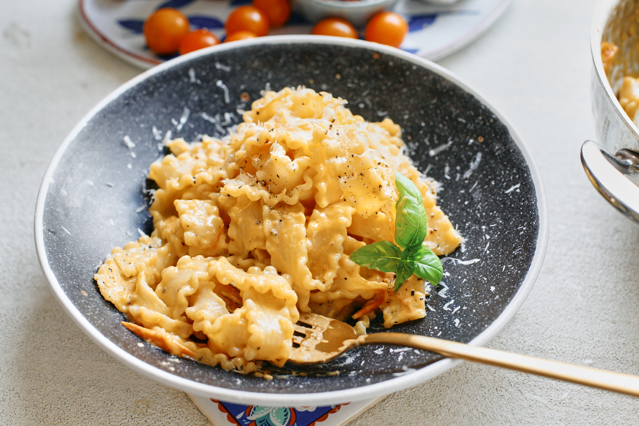 creamy golden tomato pasta