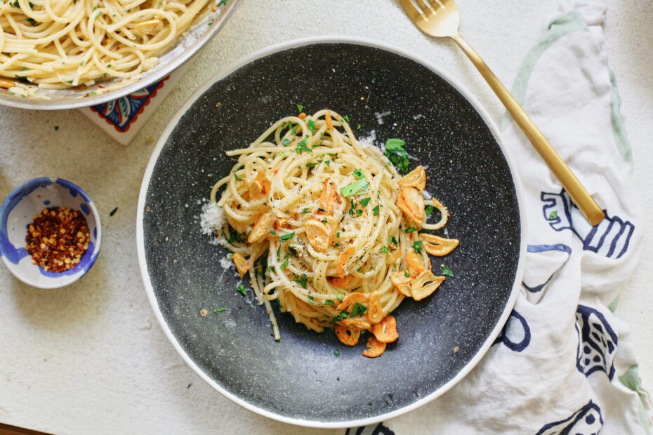 martha stewart's 3 garlic spaghetti - with garlic 3 ways - roasted, fried and minced/sauteed.